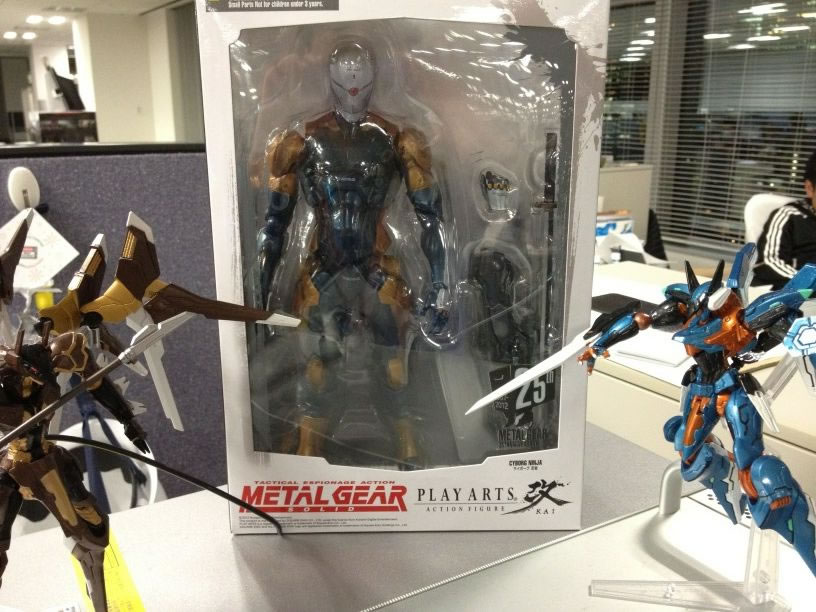 Figurine Play Arts Kai de Gray Fox Cyborg Ninja