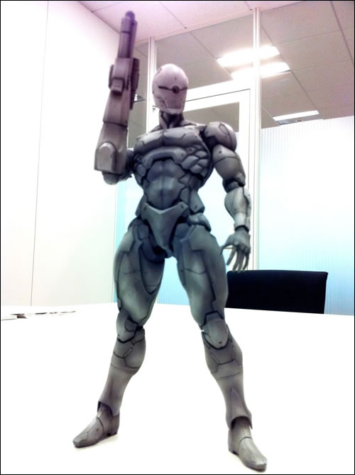 Ninja Gray Fox en Figurine