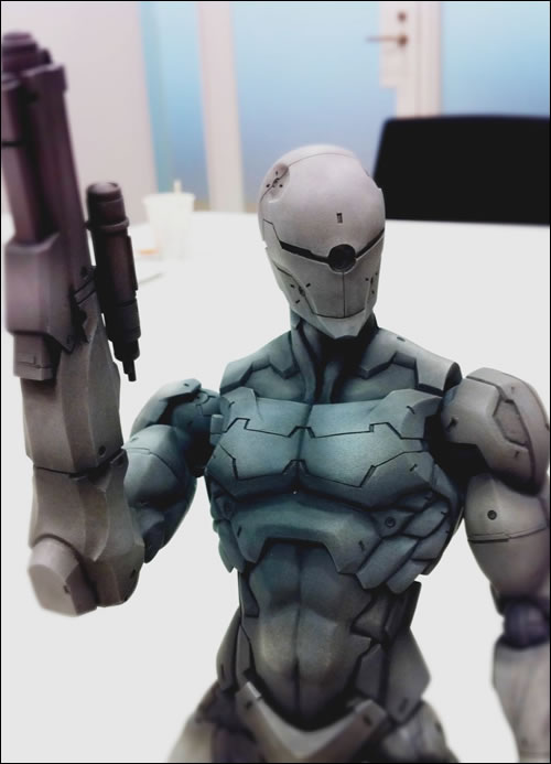 Ninja Gray Fox en Figurine