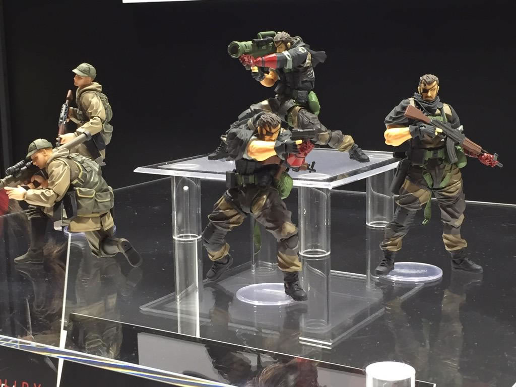 MGSV : Kojima Productions dvoile deux ombres d'un mystrieux bipde en figurine