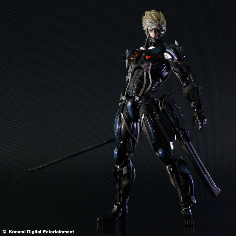 La figurine de Raiden prend la pose