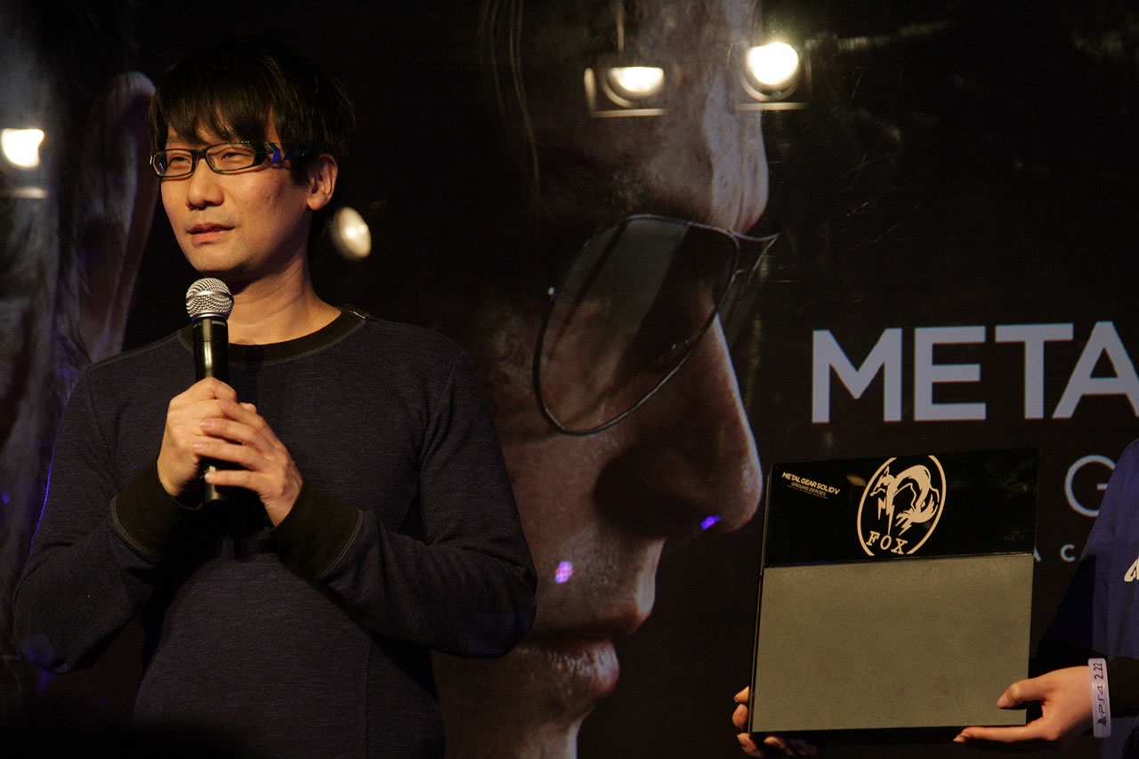 Vido - Hideo Kojima au lancement de la PlayStation 4 avec la Fox Edition