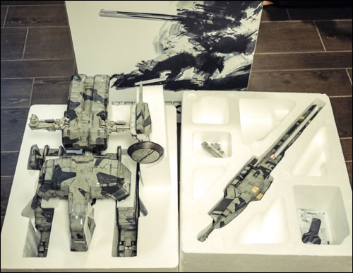 Unboxing du magnifique Metal Gear Rex sign Threea !