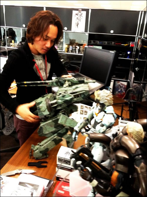 Old Snake et le Metal Gear Rex de ThreeA chez Kojima Productions