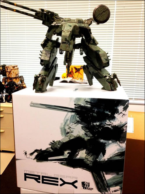 Old Snake et le Metal Gear Rex de ThreeA chez Kojima Productions