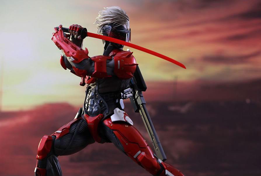 Raiden voit rouge avec une nouvelle figurine Hot Toys 'Inferno Armor Version'