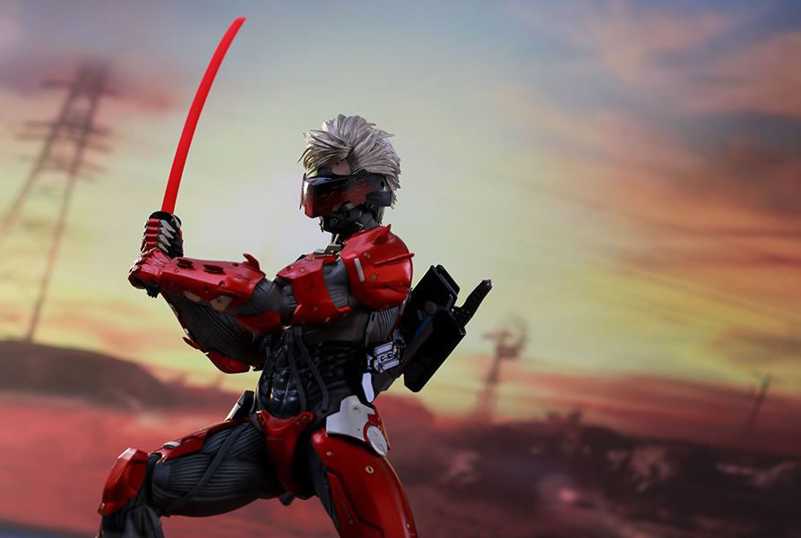 Raiden voit rouge avec une nouvelle figurine Hot Toys 'Inferno Armor Version'