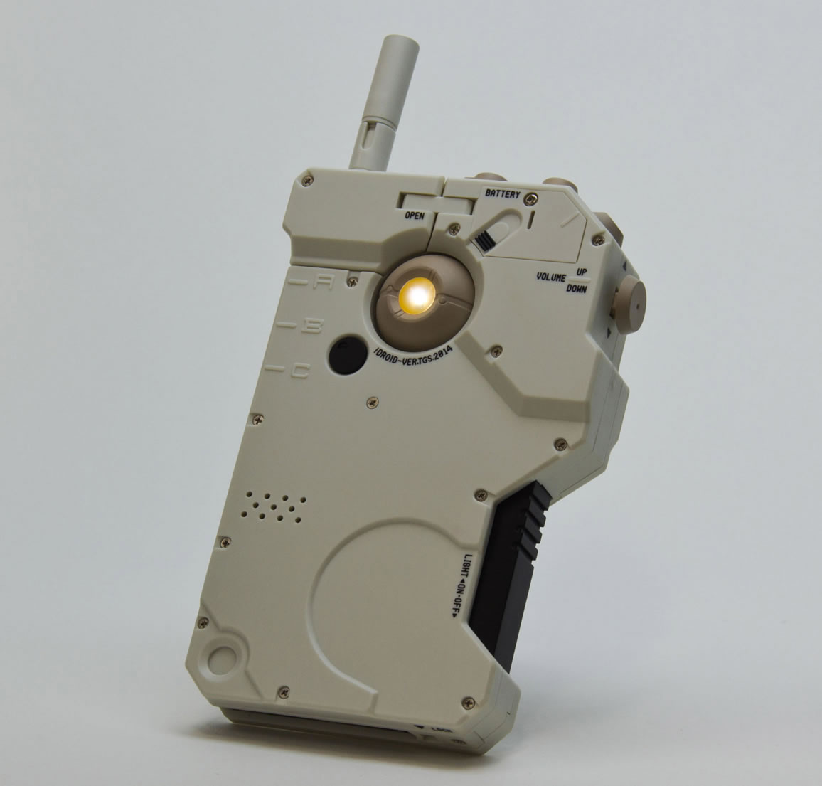 MGSV Ground Zeroes - La coque blanche iDroid pour iPhone se dvoile en images