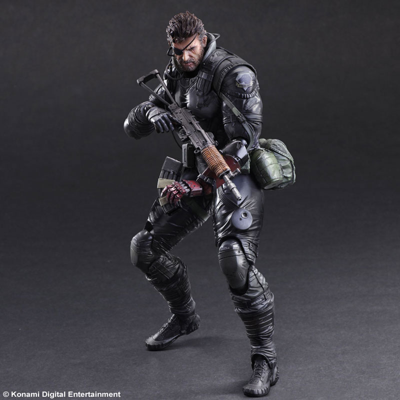 Des photos et un prix pour la figurine Play Arts Kai de Venom Snake en combinaison furtive