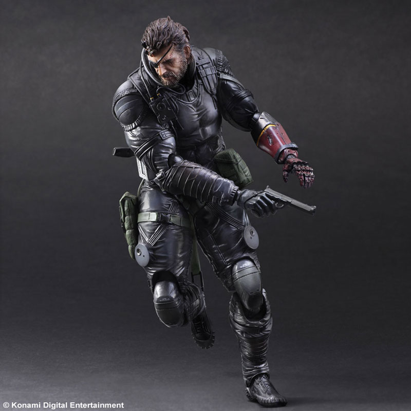 Des photos et un prix pour la figurine Play Arts Kai de Venom Snake en combinaison furtive