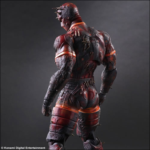 La figurine Play Arts Kay du Man on Fire, le dmon en flamme, date en images