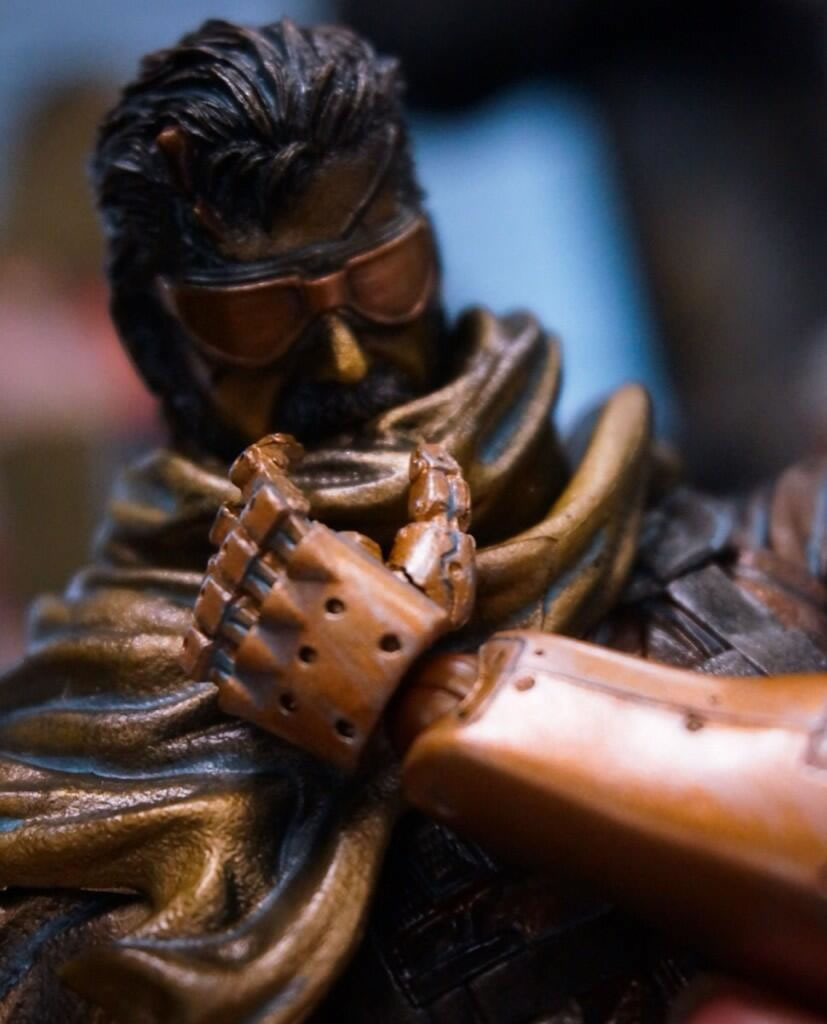 La figurine de Venom Snake prend des couleurs