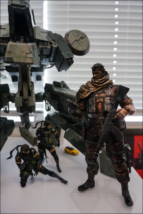 La figurine de Venom Snake prend des couleurs