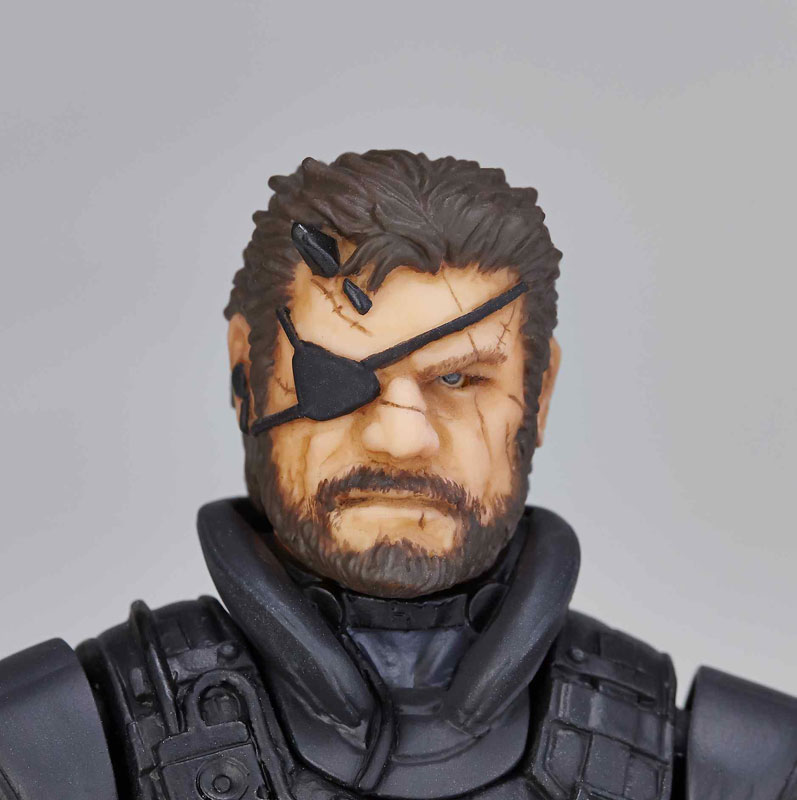 La figurine Vulcanlog de Venom Snake en Sneaking Suit illustre et date