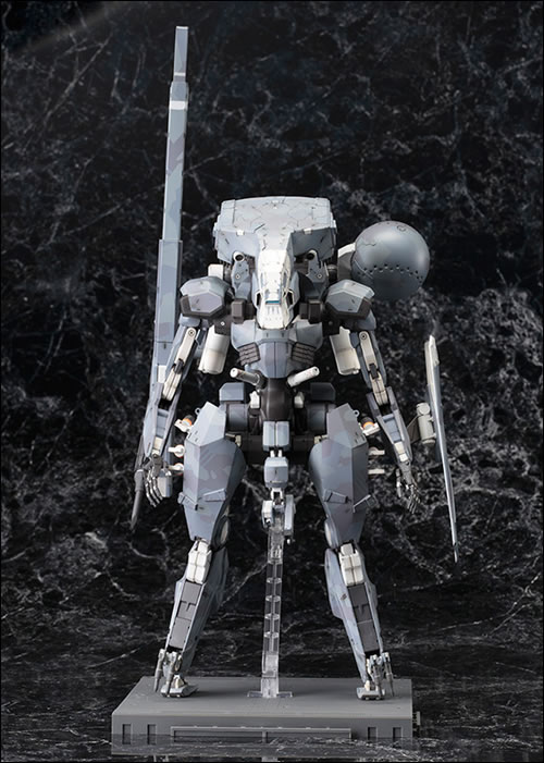 Le Metal Gear Sahelanthropus de Kotobukiya dat avec un poster de Yoji Shinkawa