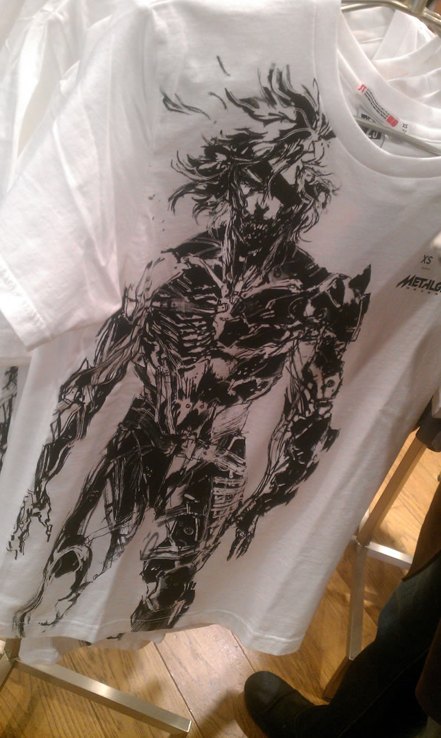 T-shirt Metal Gear Uniqlo Paris