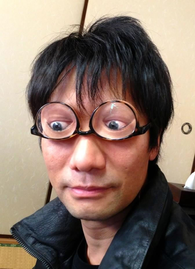 Yoji Shinkawa et Hideo Kojima essayent d'tranges lunettes